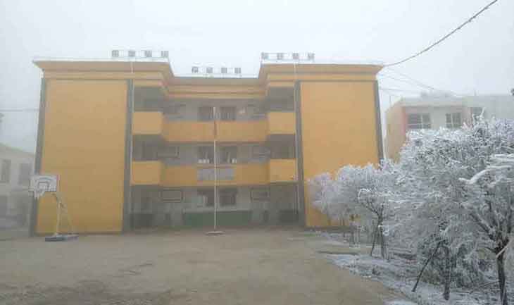 云南留守男孩冒冰霜上學(xué)，結(jié)成“冰花”獲網(wǎng)友鼓勵，看著讓人心疼08.jpg